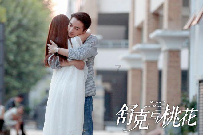 多根电讯电缆离身边20公分对人体有危害吗?