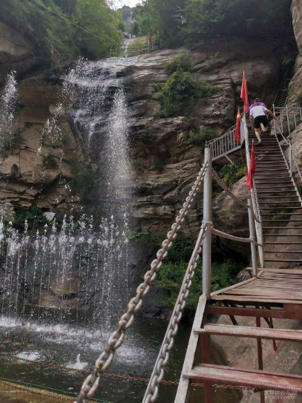 永善:单轨运输车助力脐橙出果园