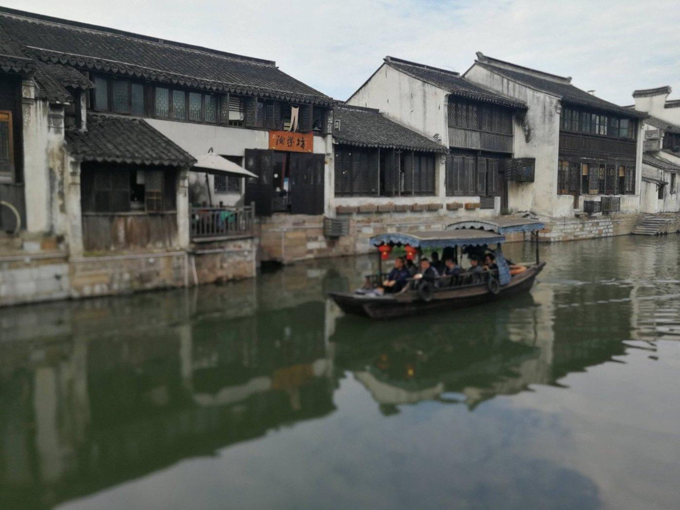 黑龙江用“最抗冻”的复兴号智能动车组迎接游客，提供多项便民服务