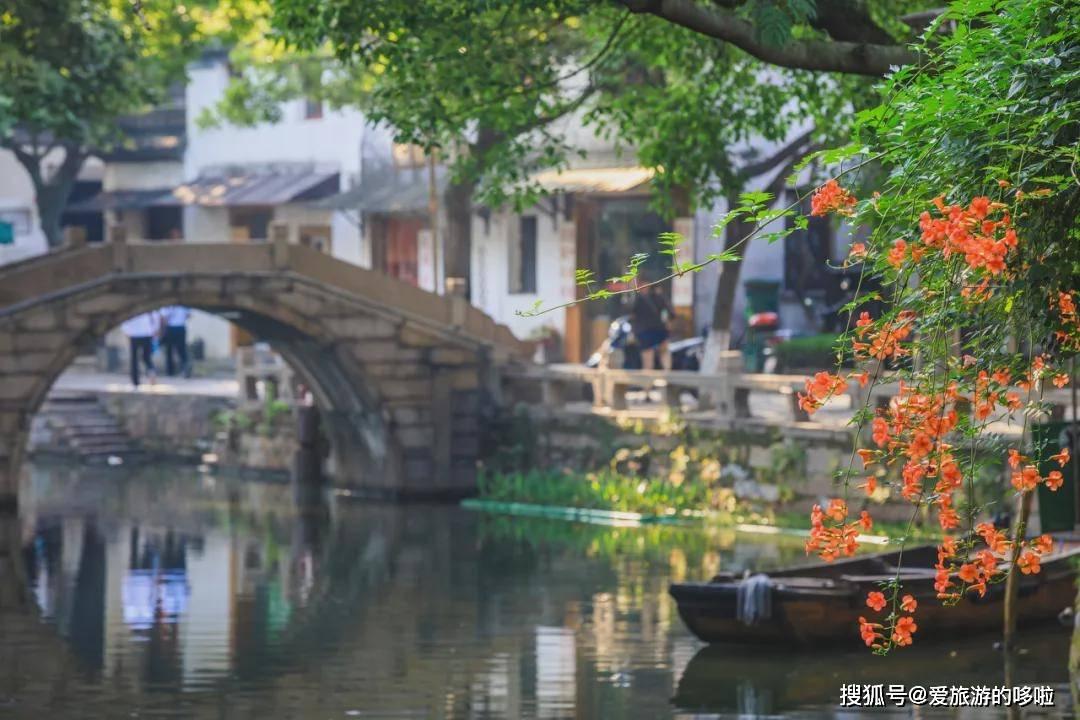 空间悬疑短剧《迷屋重重》:未婚妻突然失踪,线索直指神秘破旧筒子楼?