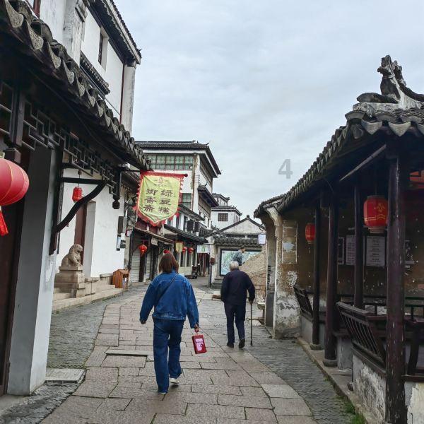 相由心生！女王年轻不如妹妹漂亮，50年后大变样，反超刻薄的妹妹